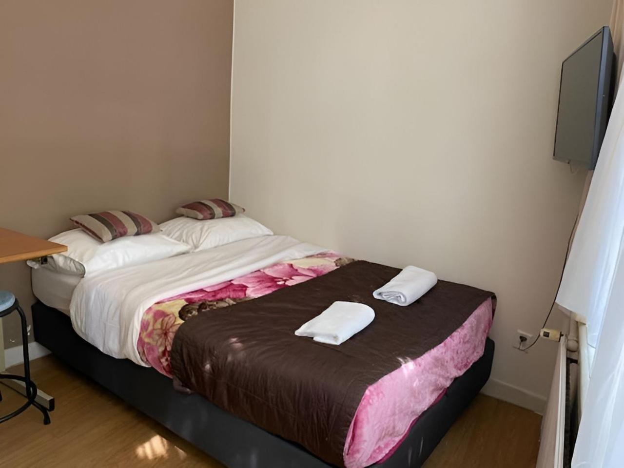 Single Room Shared Facilities