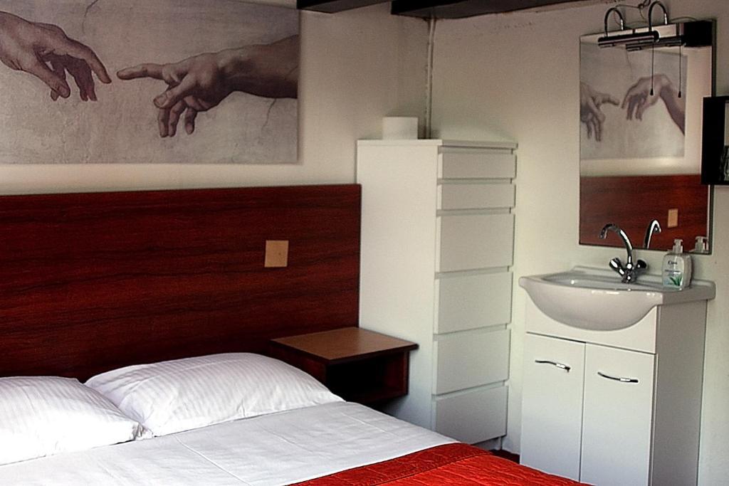 Single Room Shared Facilities